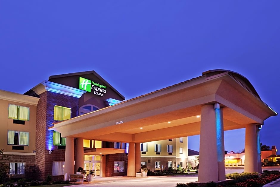 Holiday Inn Express and Suites Hotel - Pauls Valley