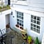 Idyllic Clifton Hideaway - Stunning Garden Flat