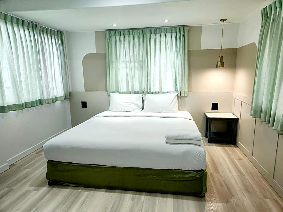 SEATEL Phuket, Patong Beach
