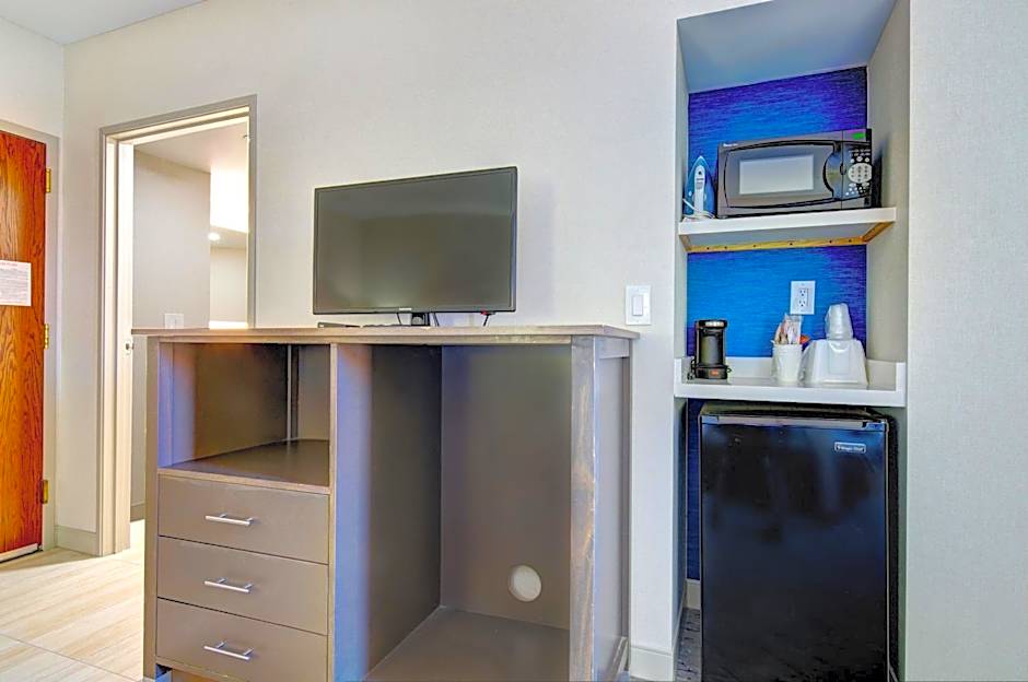 Holiday Inn Express & Suites Phoenix  Tempe By IHG