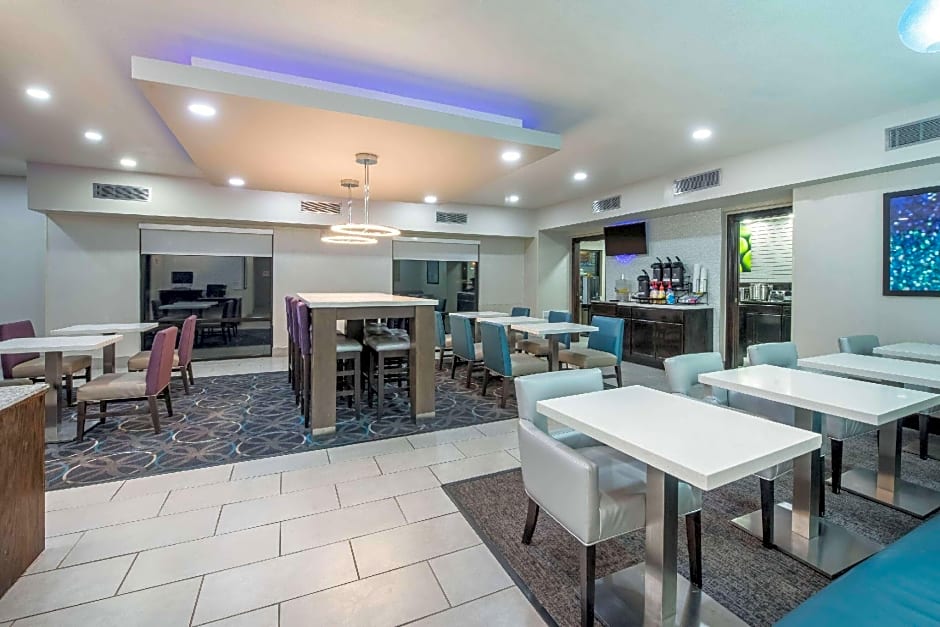 La Quinta Inn & Suites by Wyndham Fairborn Wright-Patterson