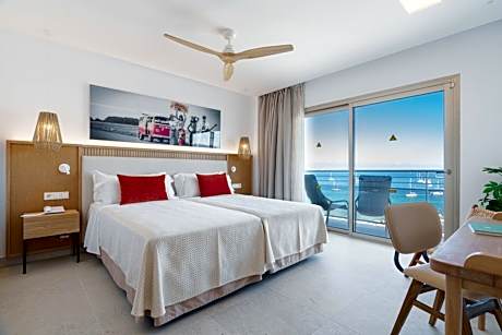 Double or Twin Room with Sea View
