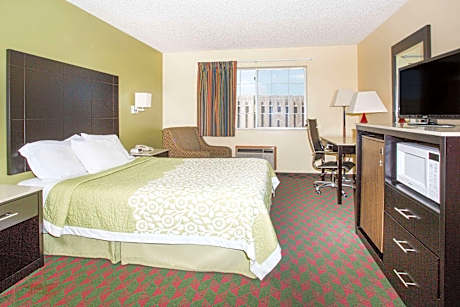 1 Queen Bed Mobility Accessible Room Smoking