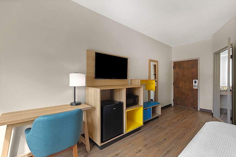 Days Inn by Wyndham McDonough