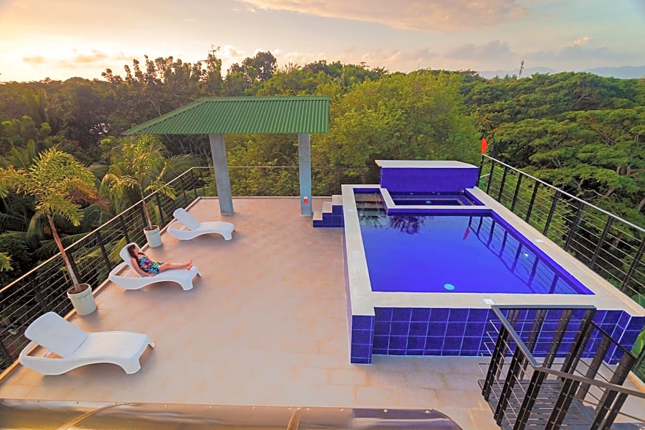 Blue Lagoon Inn & Suites