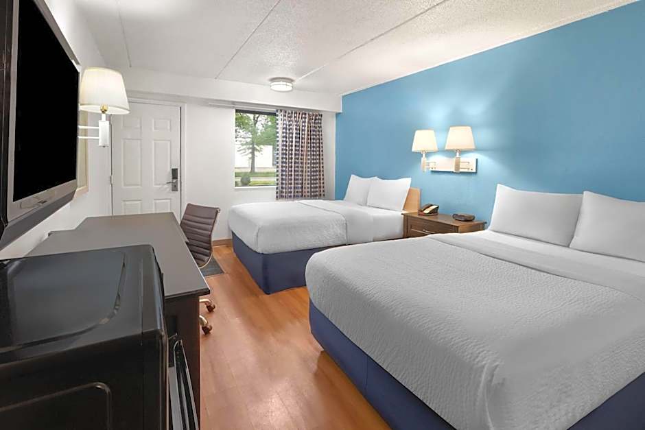 Travelodge by Wyndham Madison Heights MI