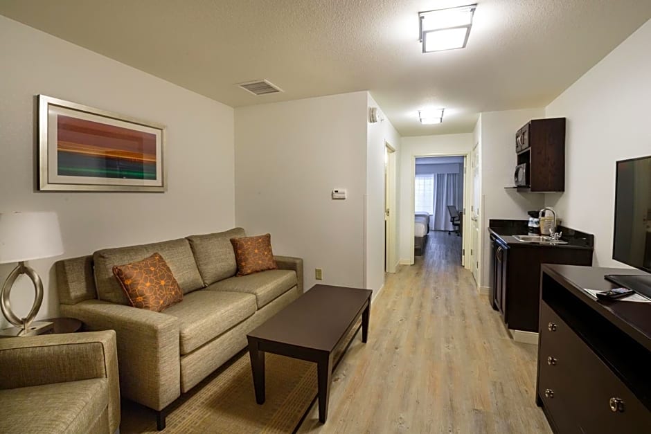 Holiday Inn Hotel & Suites Bloomington Airport, an IHG Hotel