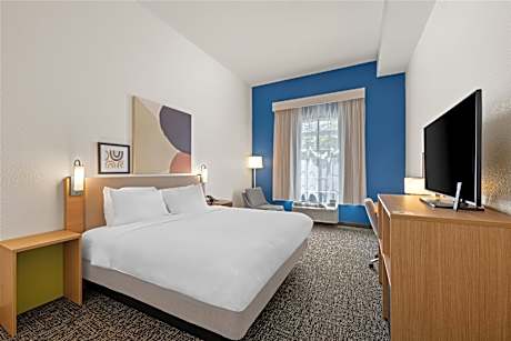 1 King Bed