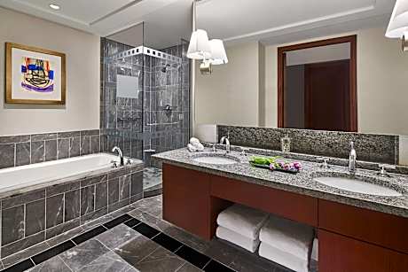 Executive Suite, 1 Bedroom, Garden View (1 King Bed and 1 Double Sofa Bed)