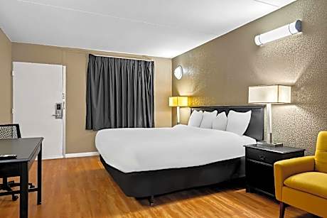 1 King Bed with Walk in Shower Non Smoking