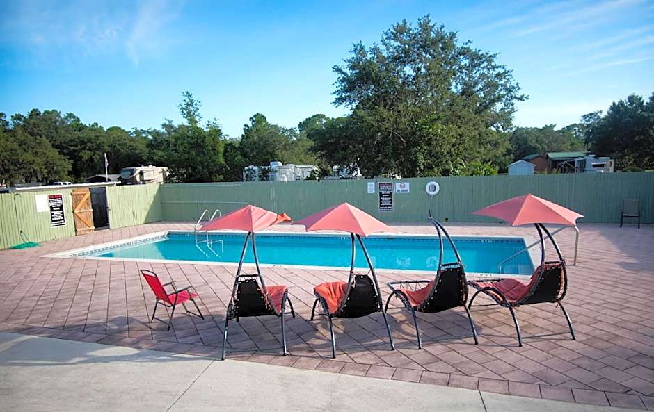 Camp Mack Lodge, Marina & RV Resort