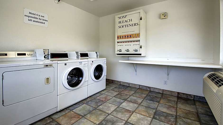 Super 8 by Wyndham Woods Cross - Salt Lake City North