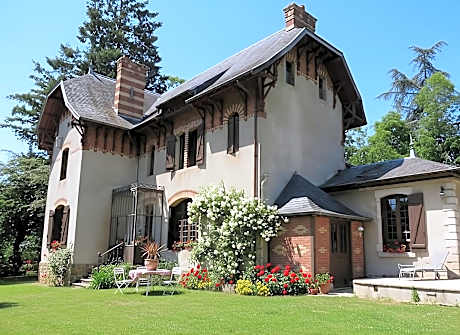 Le Manoir sur la Roche, 74, impasse du manoir, 71520 Navour sur Grosne D121