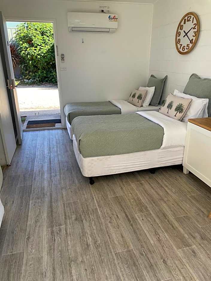 Peninsula Beach Motel