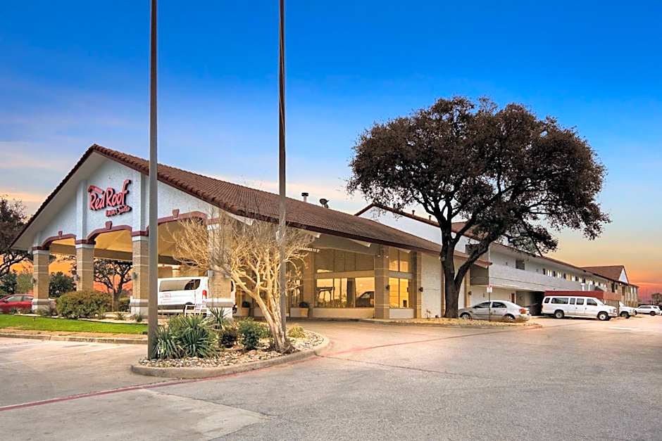 Red Roof Inn & Suites Irving - DFW Airport South