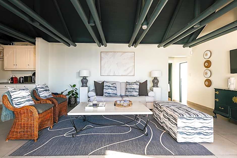 Abalone Hotel & Villas