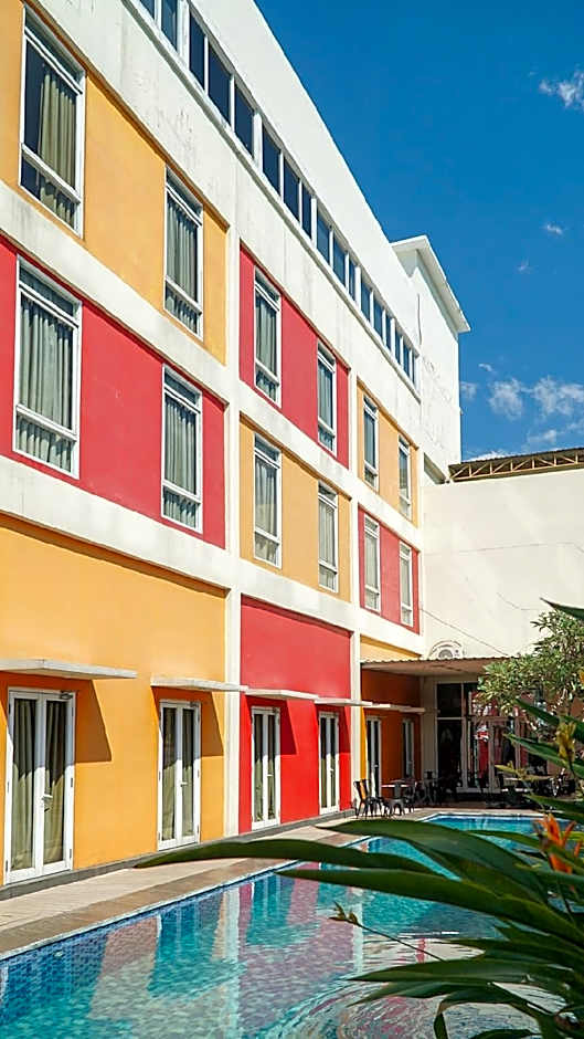 Front One Hotel Purwodadi