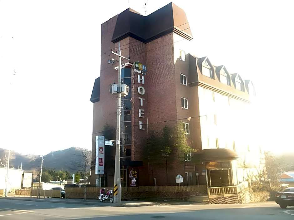 Green And Blue Hotel