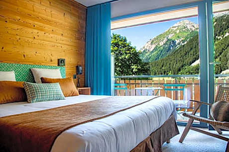 Standard Double Room with Mountain View