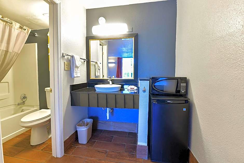 OYO Hotel Valdosta GA I-75