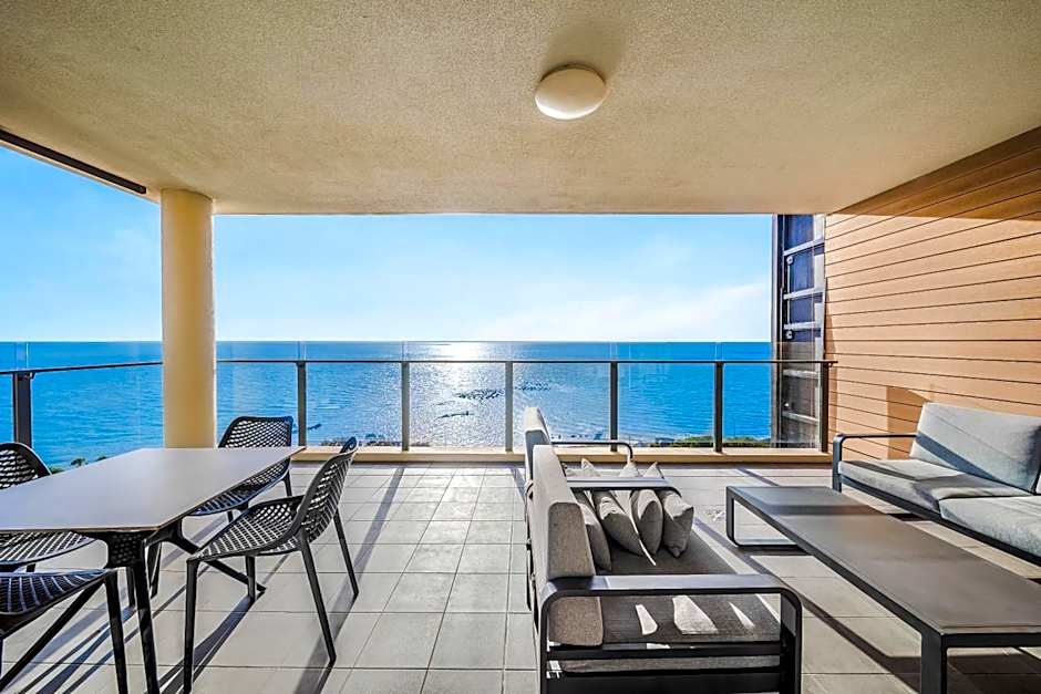 Oaks Redcliffe Mon Komo Suites