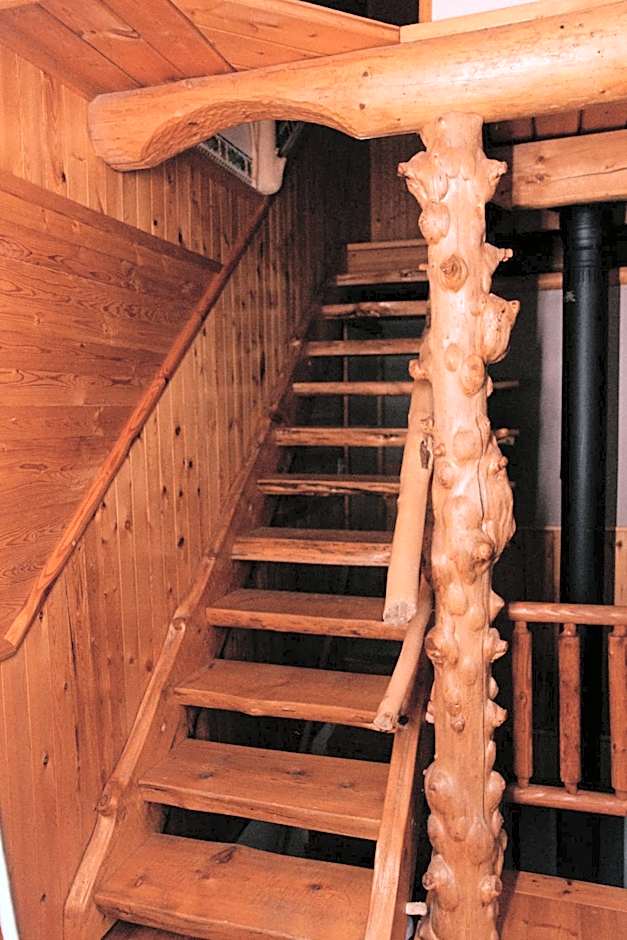 Rustic Executive Cabin at Beaverfoot