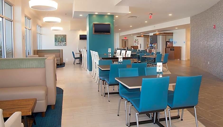Holiday Inn Express & Suites Panama City Beach - Beachfront By IHG