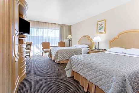 Deluxe Room with Two Double Beds and Courtyard View - Non-Smoking