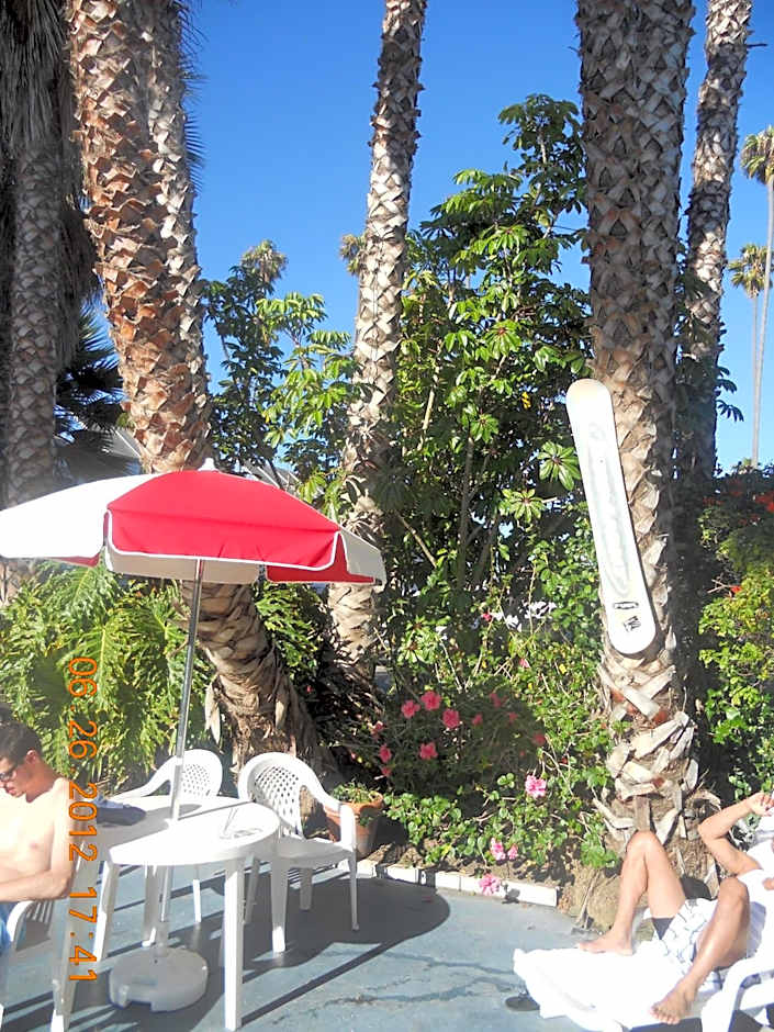 Tradewinds Airport Hotel