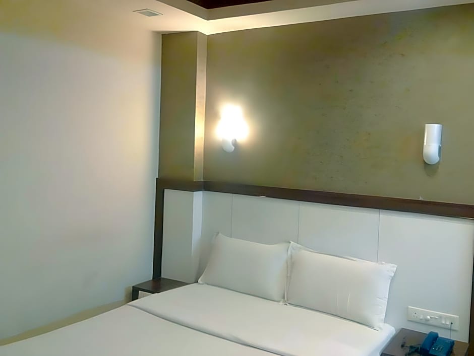 Emerald Manor – Chennai, IL
