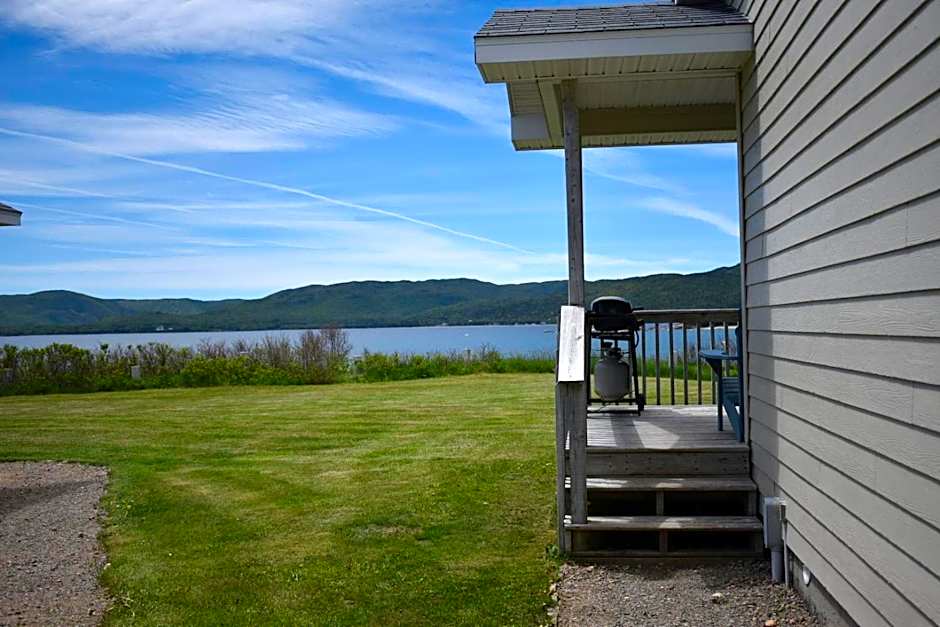 Seascape Coastal Retreat - 2 ADULTS ONLY - HOT TUB AND WITHOUT HOT TUB OCEANFRONT PROPERTY