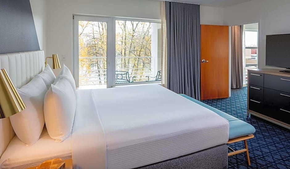 River's Edge Hotel Portland