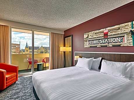 Deluxe Accessible King Room with Balcony