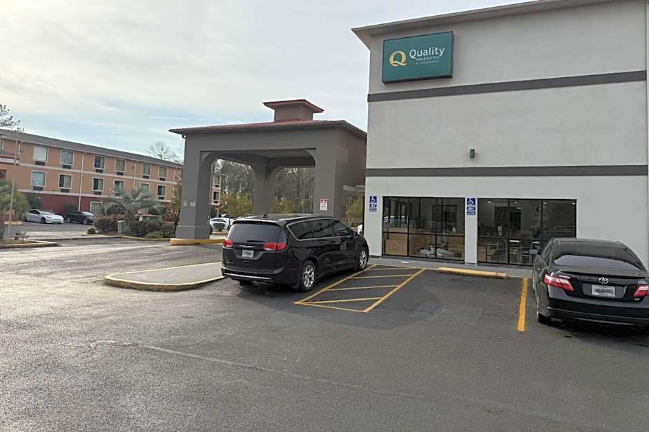 Quality Inn & Suites Biloxi - Ocean Springs