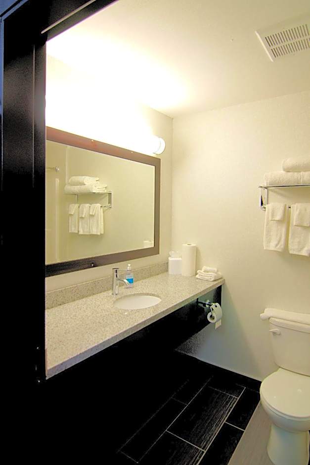 Paradise Inn and Suites Redwater