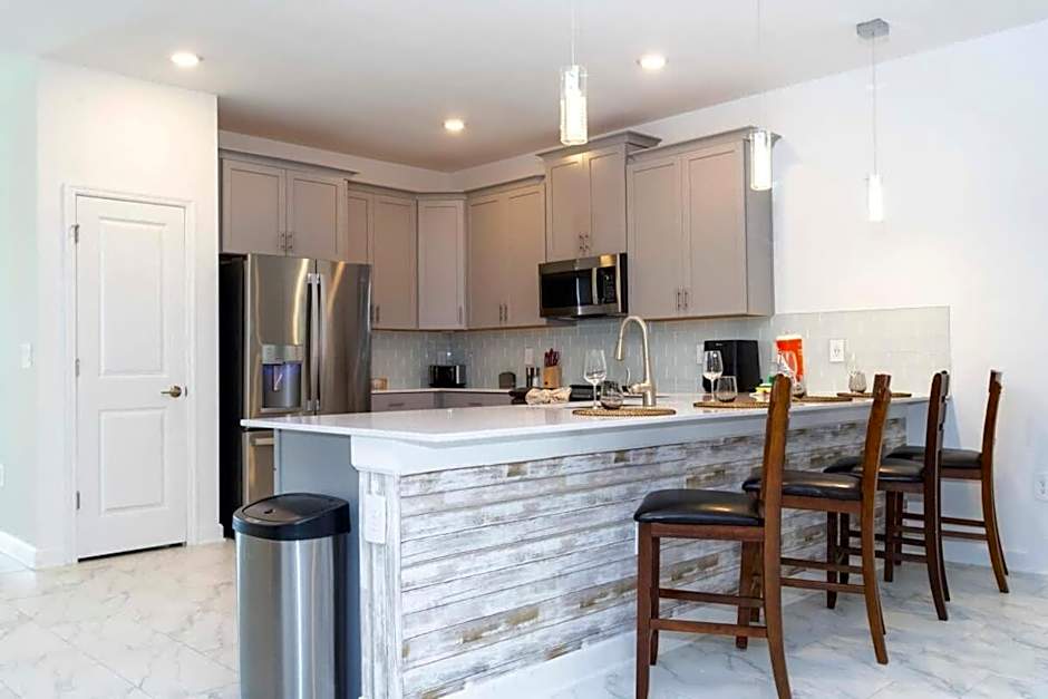 Super nice and spacious 9BDR home