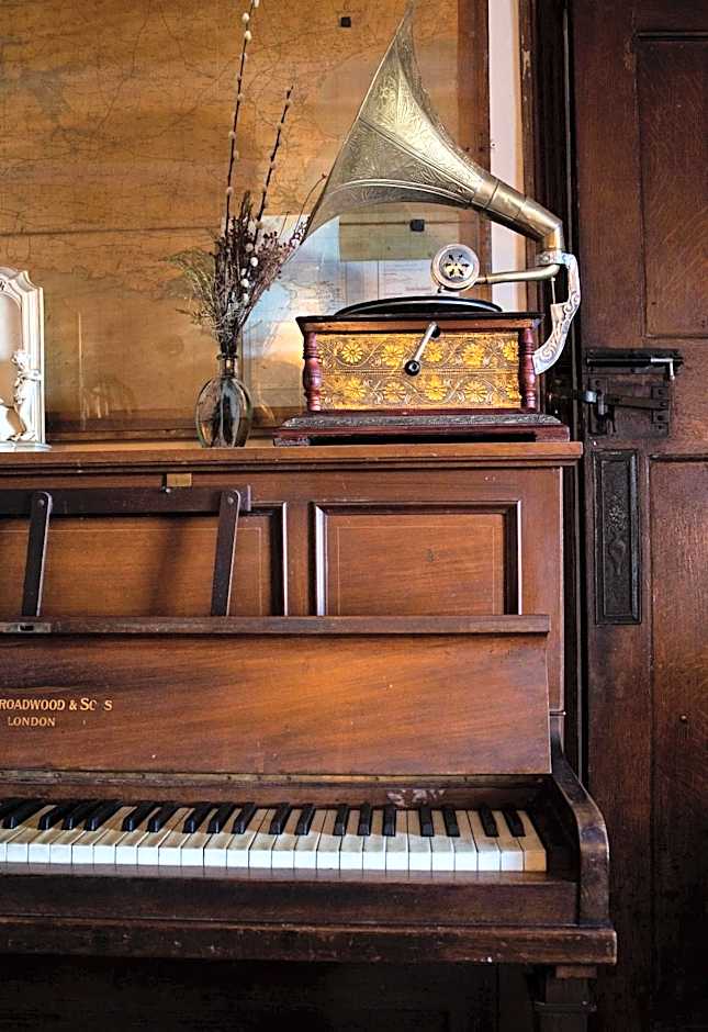 Manorbier Castle Inn Bay Room
