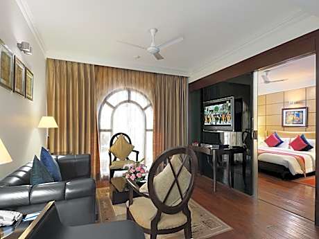 1 Queen Bed, Valley View Suite, Non-Smoking