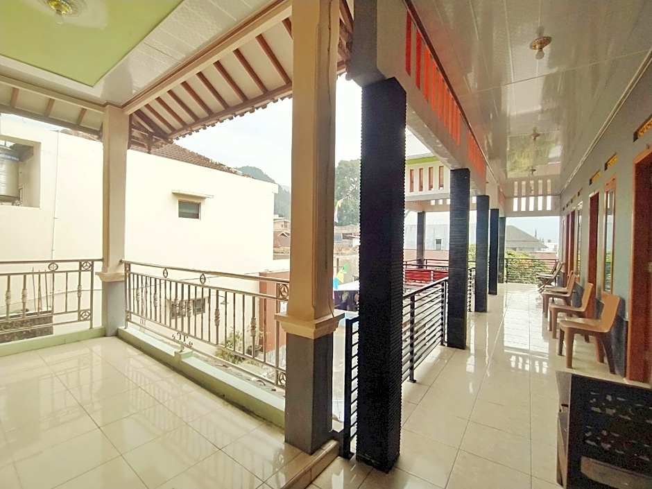 Wisma Giri Mulyo B near Grojogan Sewu Mitra RedDoorz