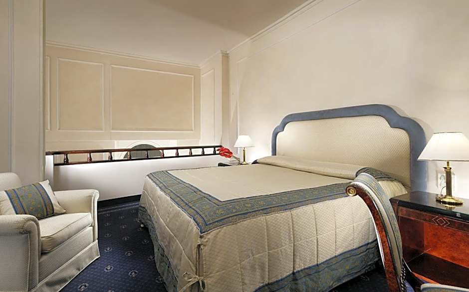 De La Ville Hotel