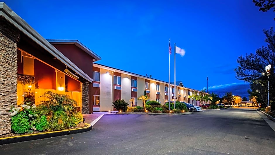 Best Western Plus Corning Inn