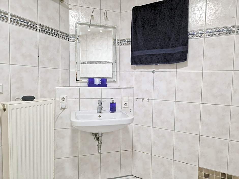 Schlafzimmer, ruhige Lage in Meppen --- Check-In mit Schlüsselkasten