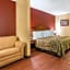 Econo Lodge Inn & Suites Maingate Central