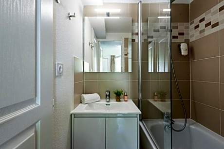 Apartment 1 Queen Bed Nonsmoking Upgrade