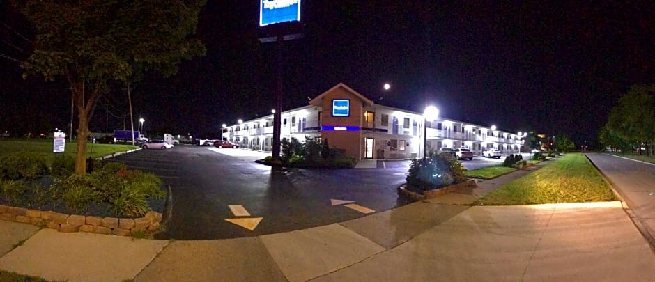 Travelodge by Wyndham Madison Heights MI