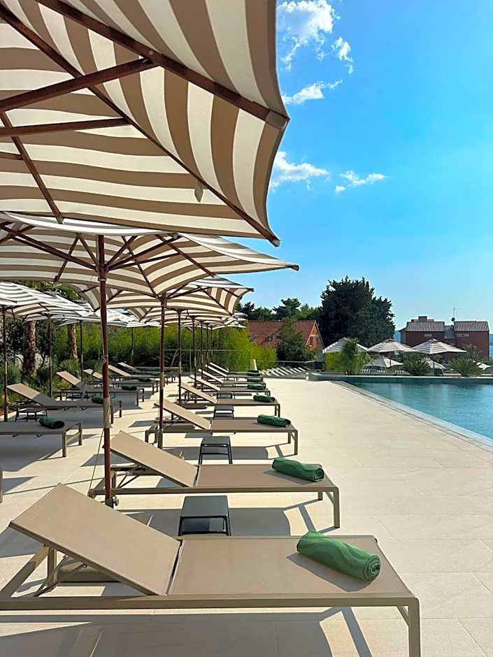 Molum Hotel & Residences