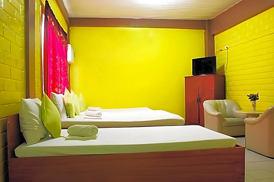 RedDoorz @ La Maria Pension and Tourist Inn