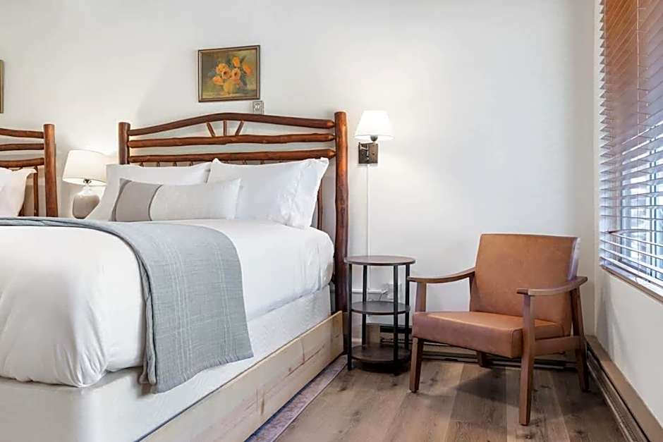 Camp Nelson Lodge Room 2