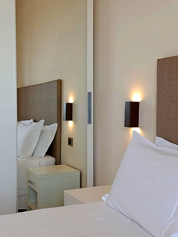Hotel Soraya - Spiaggia Sawasdee with Beach, Restaurant & Parking