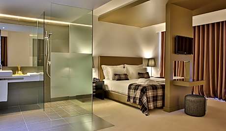 Suite with Terrace and River View - Ground Floor